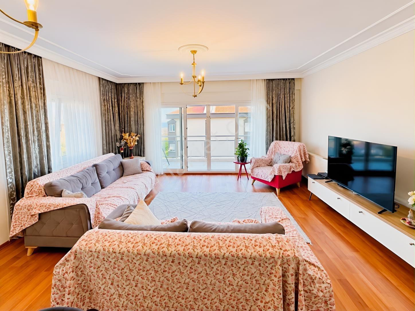 Saygınnergiz Team - Körfezköy Sitesi Deniz Manzaralı 3+1 Daire — fotoğraf 6