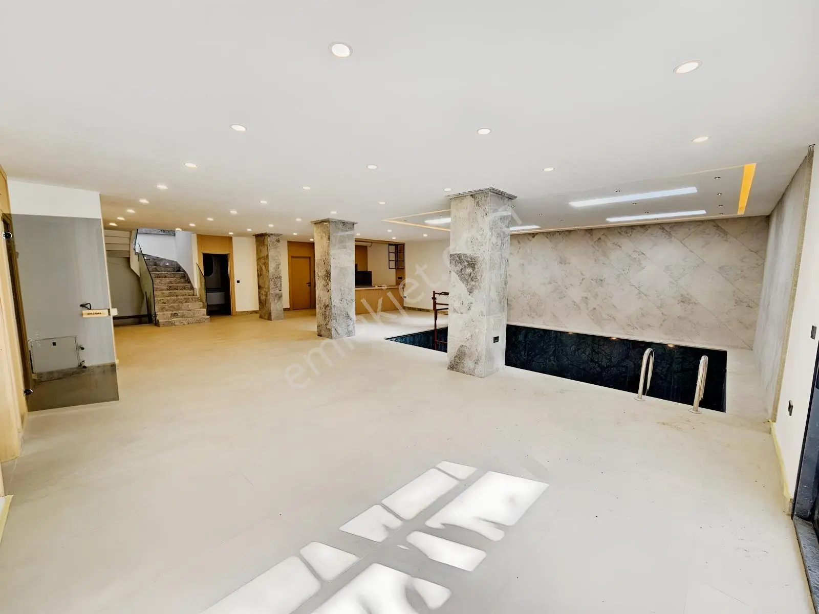 Konacık'ta Ana Yola Yakın 450 M2 İster Ofis İster Havuzlu Villa! — fotoğraf 5