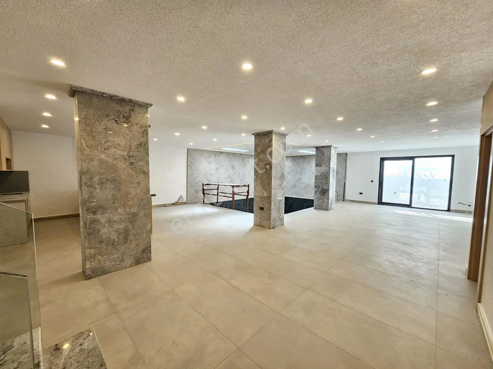Konacık'ta Ana Yola Yakın 450 M2 İster Ofis İster Havuzlu Villa! — fotoğraf 11
