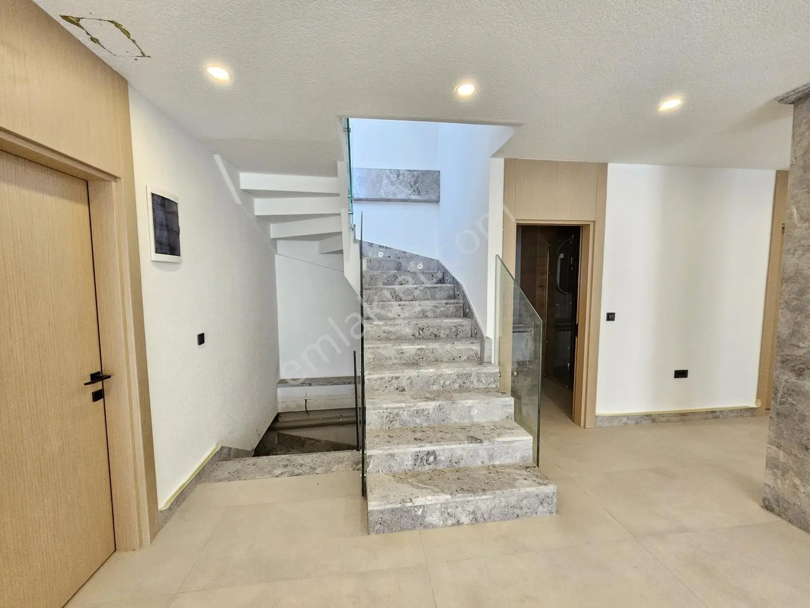 Konacık'ta Ana Yola Yakın 450 M2 İster Ofis İster Havuzlu Villa! — fotoğraf 13