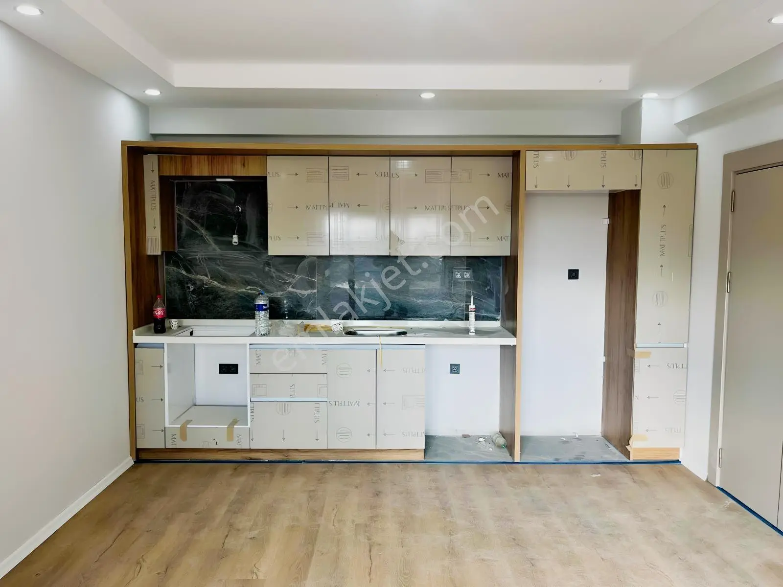 Bağdel Emlaktan Uygun Fiyata Satılık Kaliteli 1+1 Daire — fotoğraf 2