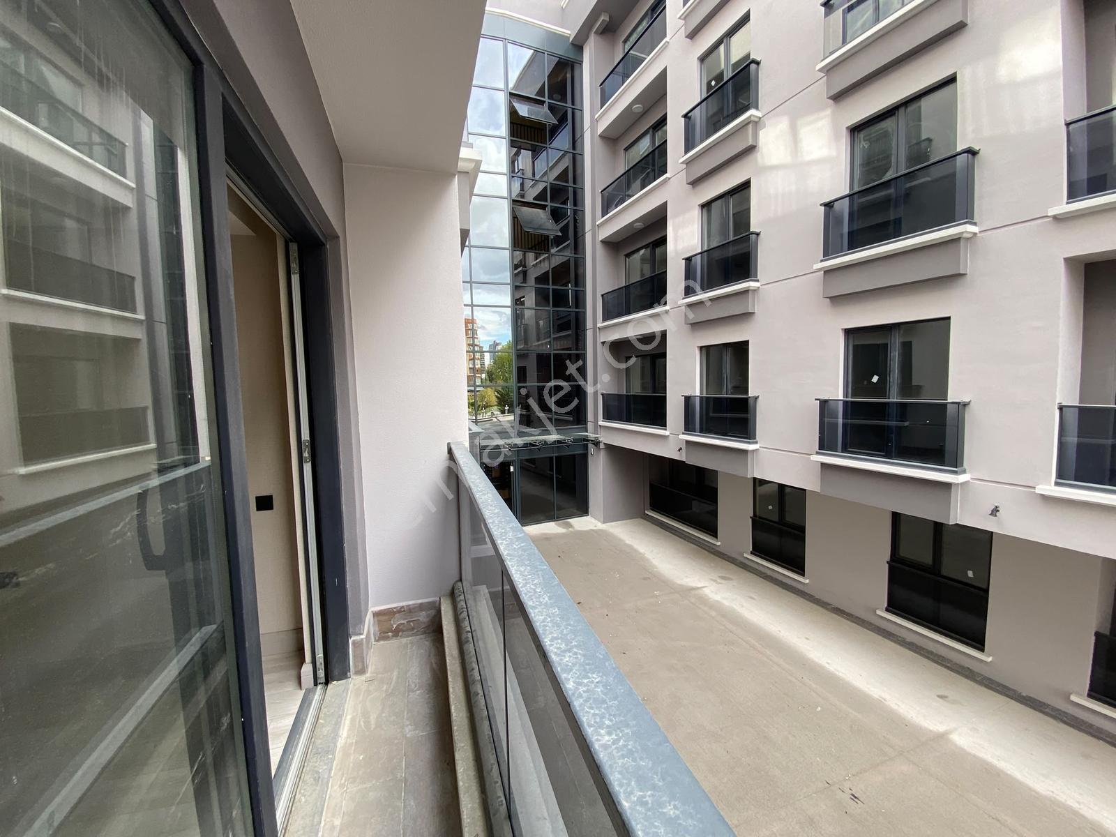 Öveçler Lizbon Cad.menekşe Yapı Botanik Sitesinde Satılık 1+1 — fotoğraf 16