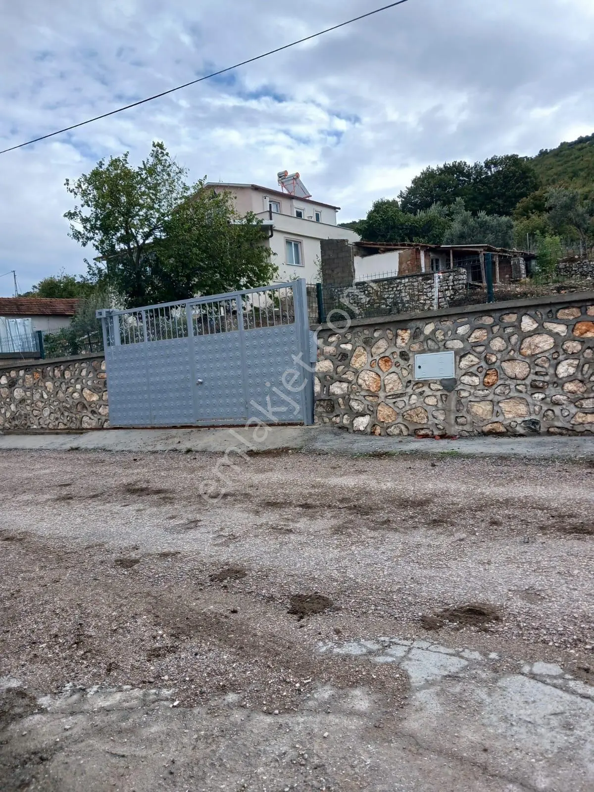 Bursa Mustafakemalpaşa Karaoğlan Köy İçi Mevki Taş Duvar Bölünmüş Konut İmarlı F...