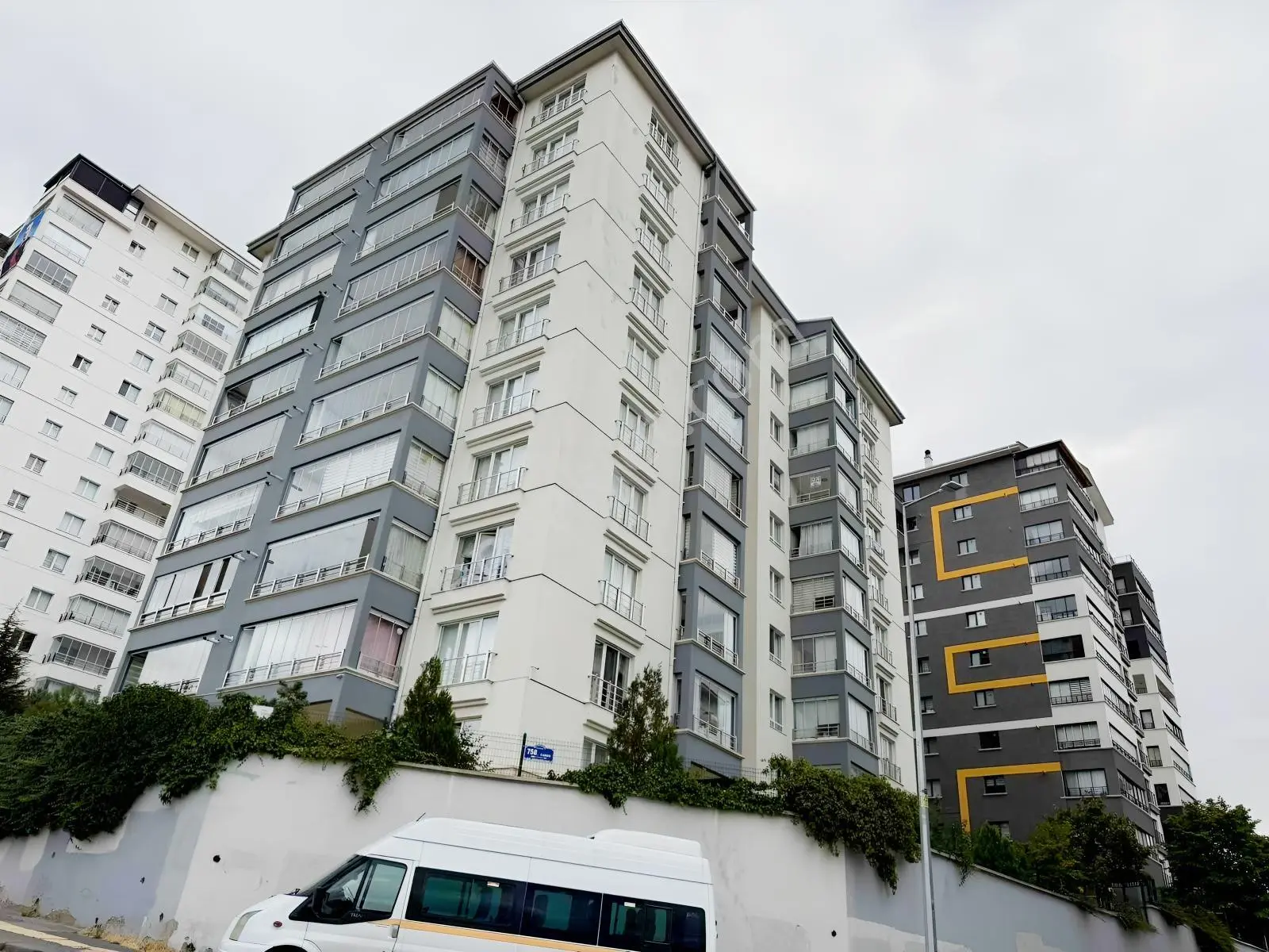 Eminevime Uygun Kredi Sorunu Yok ! Park Yanı Teras Balkonlu 3+1 — fotoğraf 2