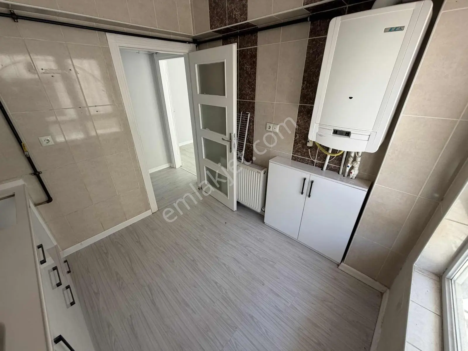 Misket Mahallesi Park Çarşı Yakını Asansörlü Y. Giriş Yapılı 2+1 — fotoğraf 11