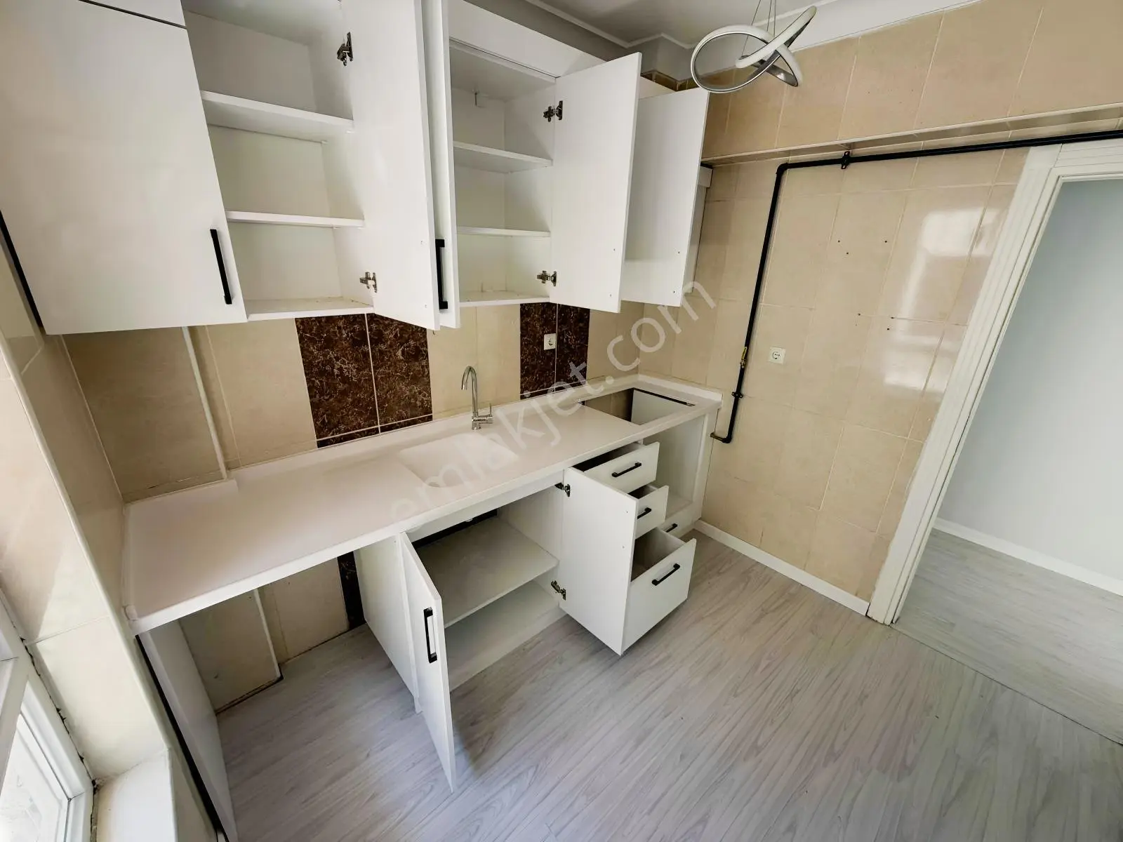 Misket Mahallesi Park Çarşı Yakını Asansörlü Y. Giriş Yapılı 2+1 — fotoğraf 12