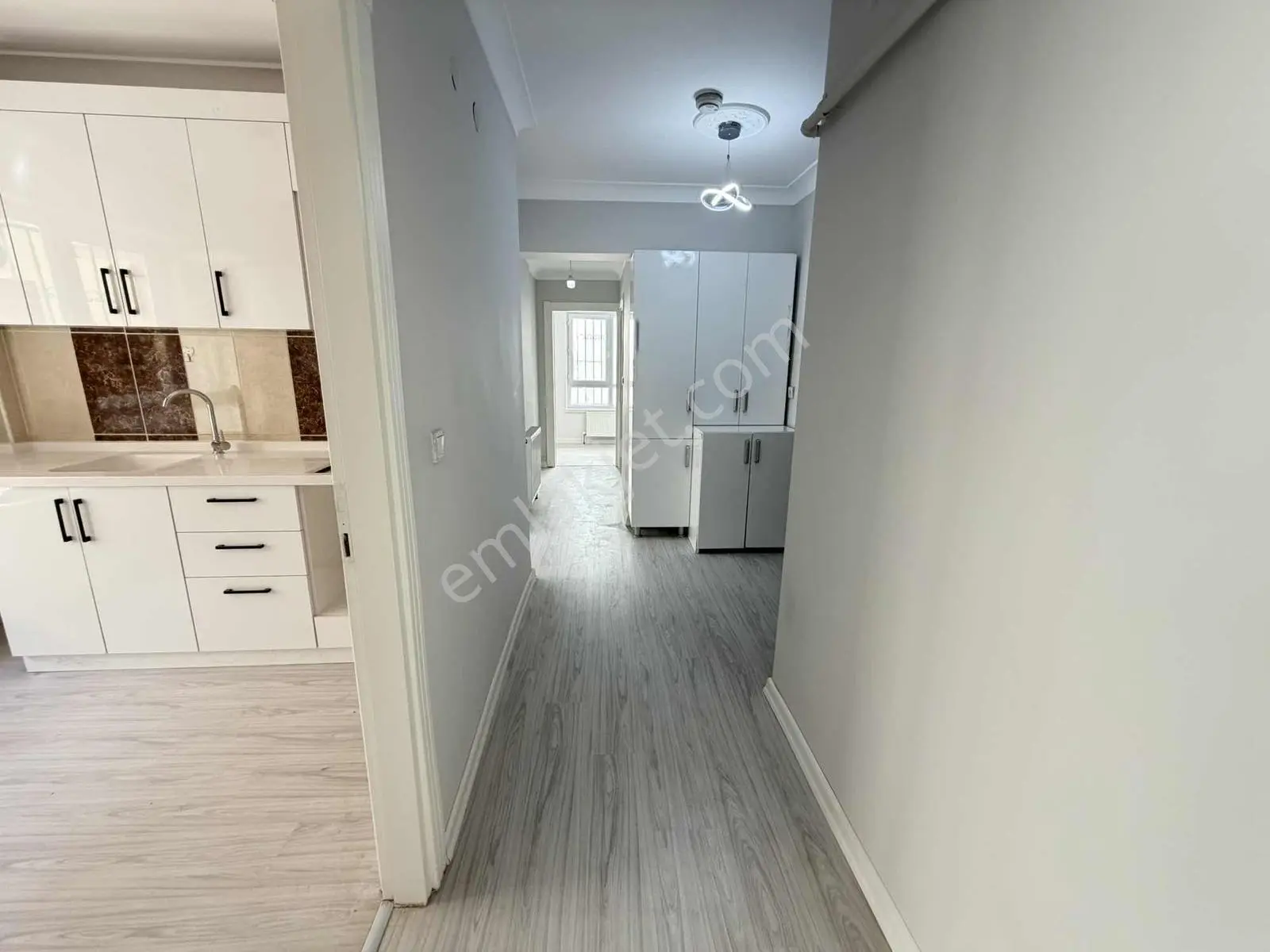 Misket Mahallesi Park Çarşı Yakını Asansörlü Y. Giriş Yapılı 2+1 — fotoğraf 16