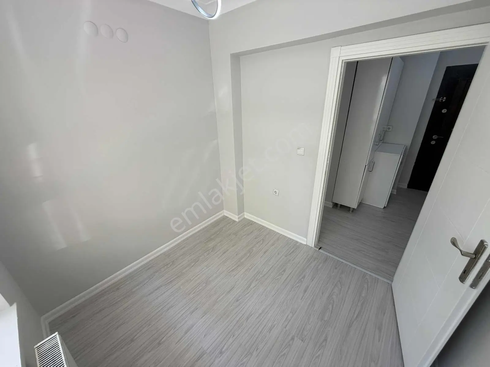 Misket Mahallesi Park Çarşı Yakını Asansörlü Y. Giriş Yapılı 2+1 — fotoğraf 27