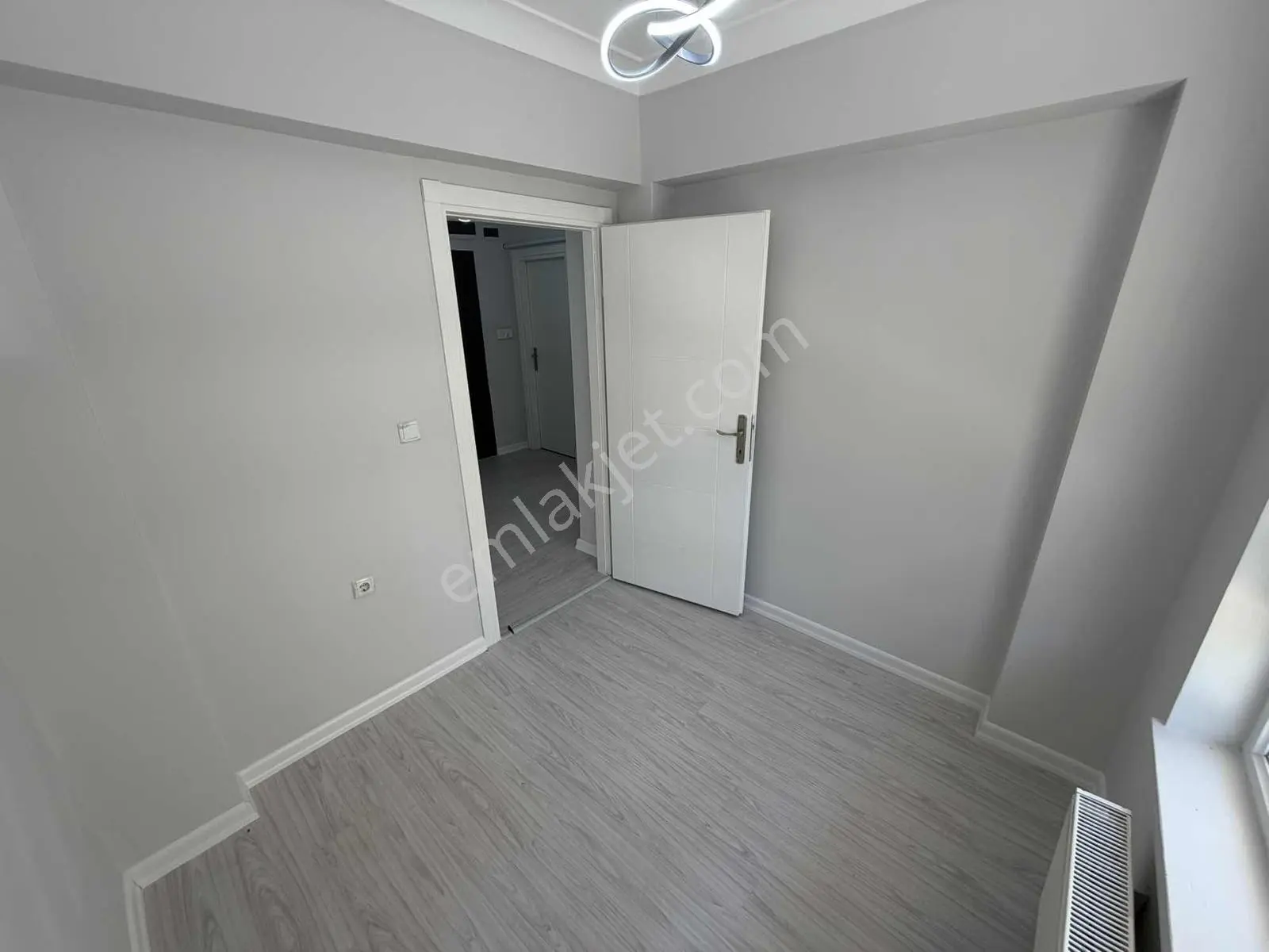 Misket Mahallesi Park Çarşı Yakını Asansörlü Y. Giriş Yapılı 2+1 — fotoğraf 28