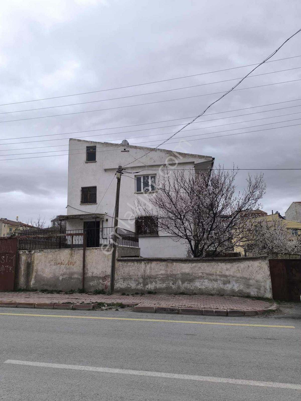 Saray Emlak'tan Niğde İlhanlı Mah. 3+1 Mustakil Tadında Daire — fotoğraf 3