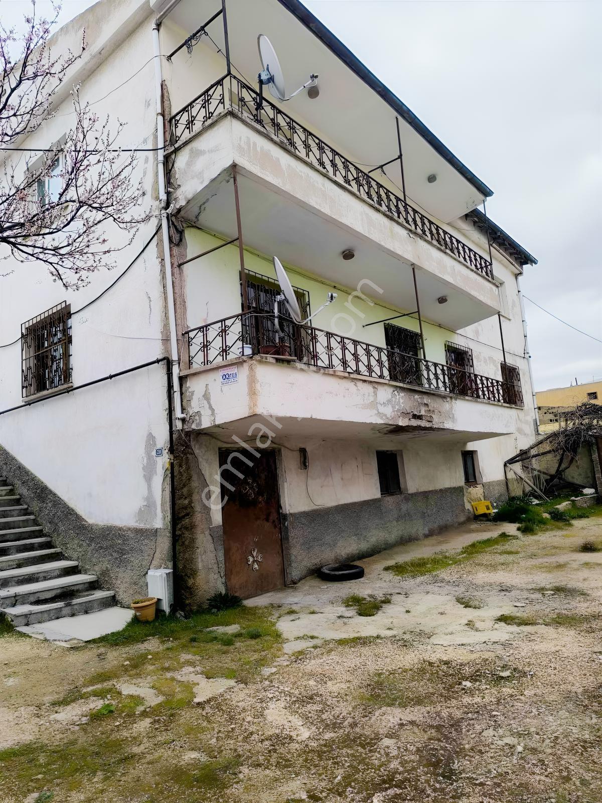 Saray Emlak'tan Niğde İlhanlı Mah. 3+1 Mustakil Tadında Daire — fotoğraf 4