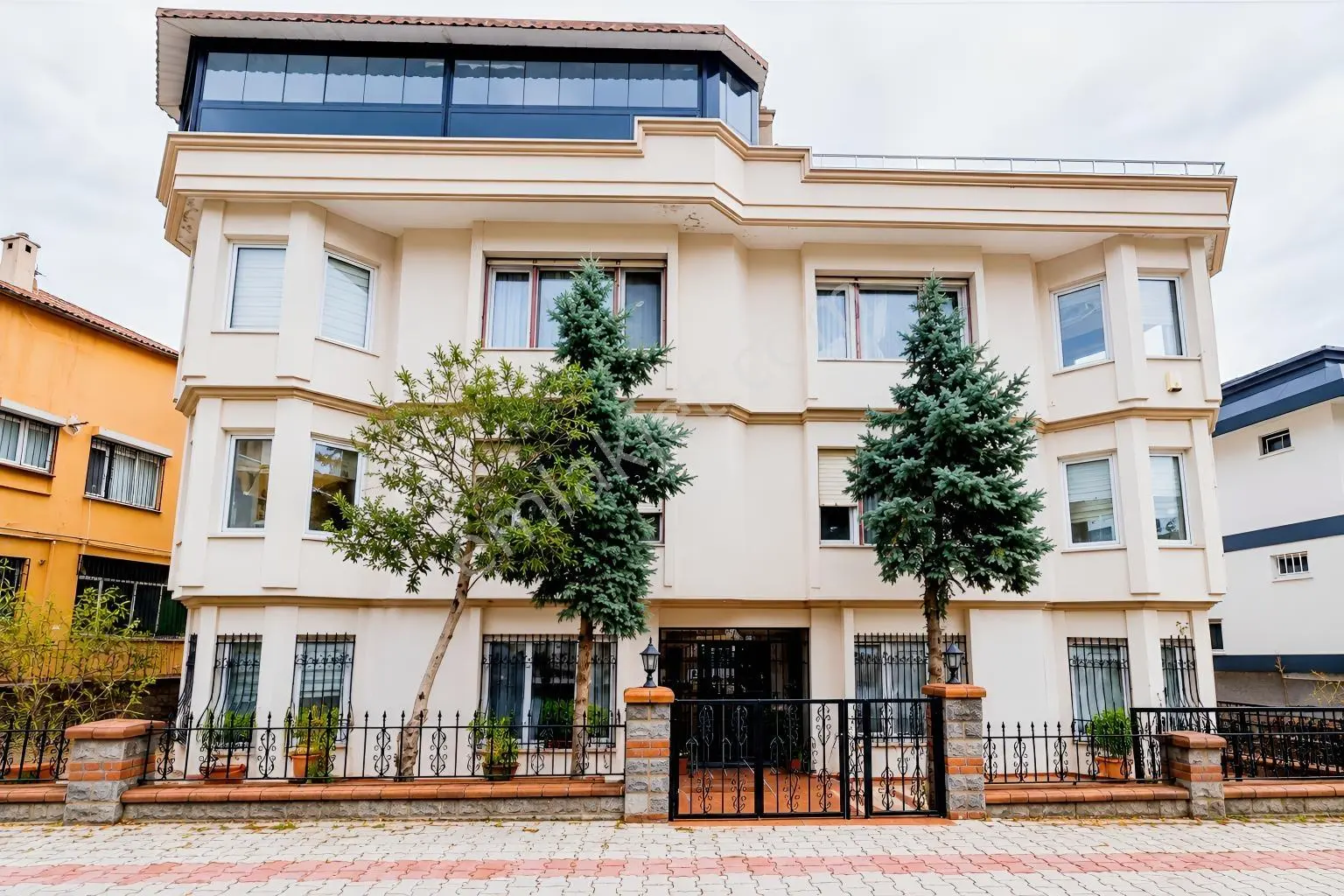 Basınköy'De Müstakil Tadında, Güney Cephe Bahçe Katı 3+1 170M2