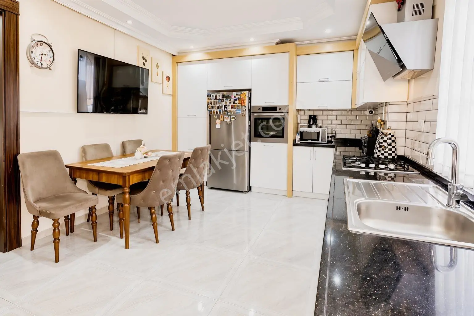 Basınköy'de Müstakil Tadında, Güney Cephe Bahçe Katı 3+1 170m2 — fotoğraf 22