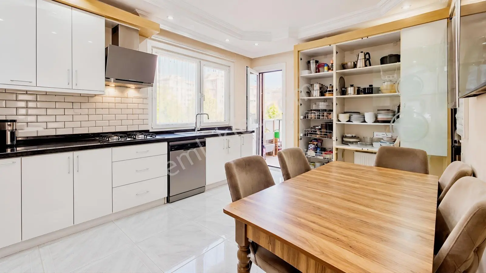 Basınköy'de Müstakil Tadında, Güney Cephe Bahçe Katı 3+1 170m2 — fotoğraf 24
