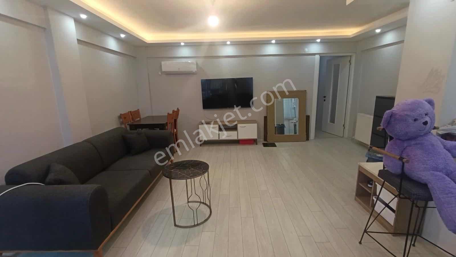 Ş.nihatbey Caddesinde 2+1 Düz Giriş Bahçeli Masrafsız Daire — fotoğraf 3