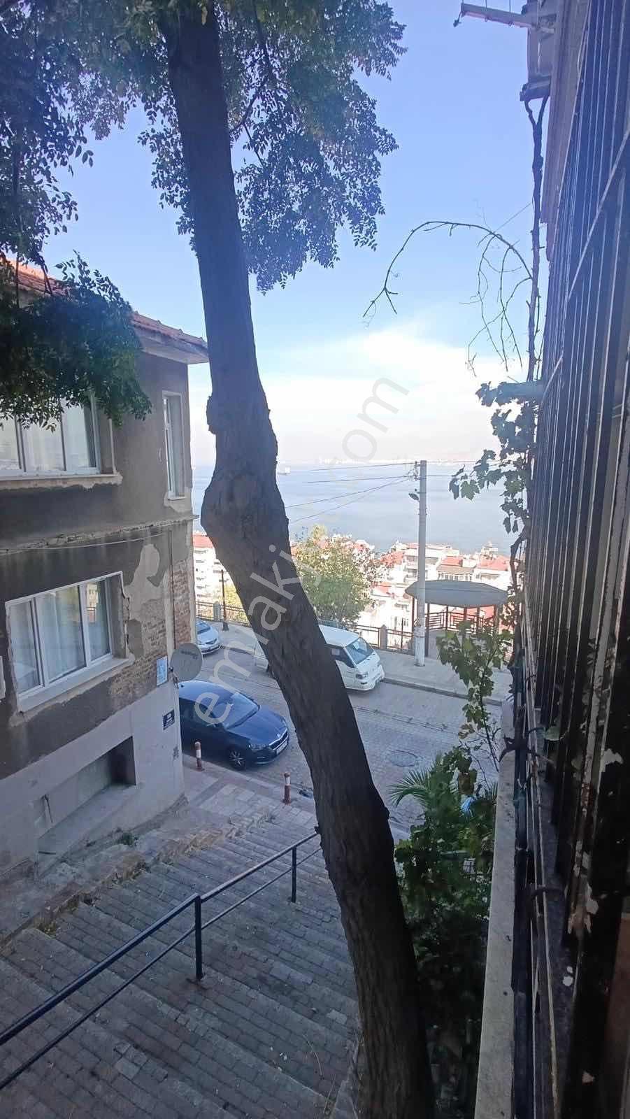 Ş.nihatbey Caddesinde 2+1 Düz Giriş Bahçeli Masrafsız Daire — fotoğraf 4