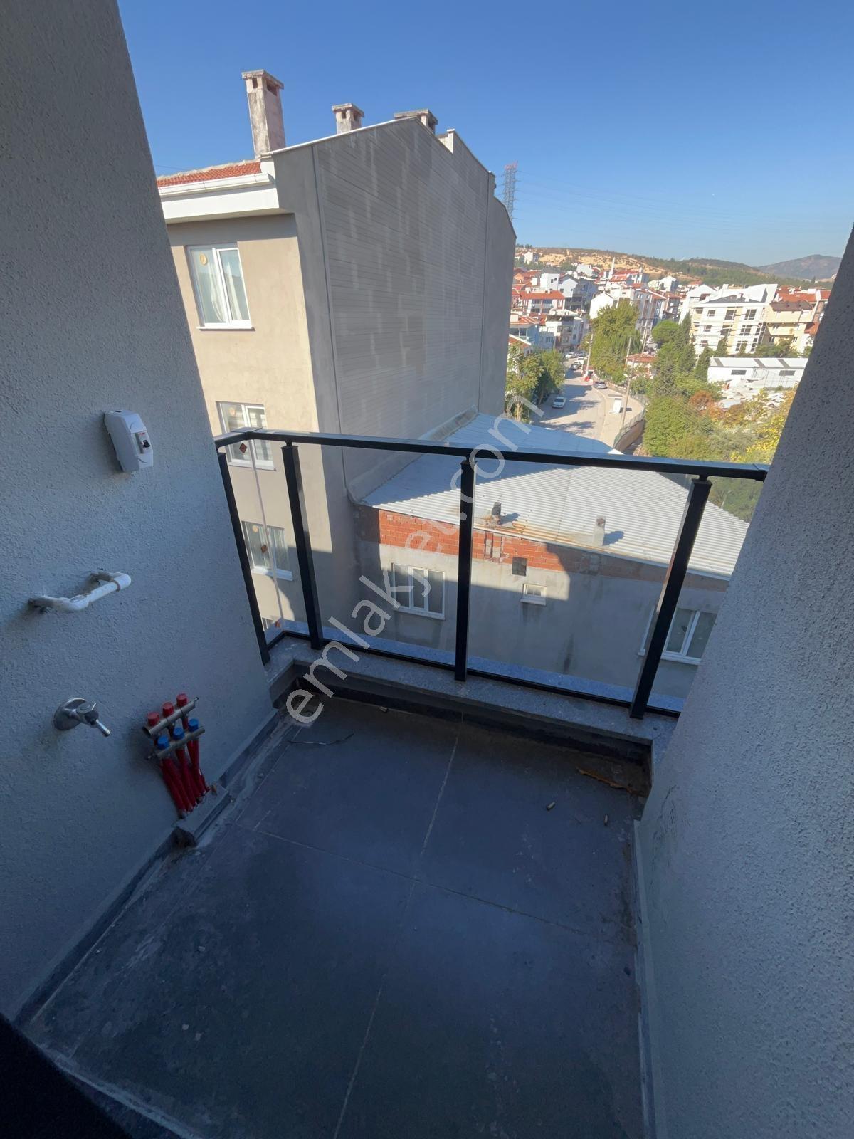 Sütlüce Mahallesi Soma Caddesinde Satılık Geniş Sıfır 1+1 — fotoğraf 12