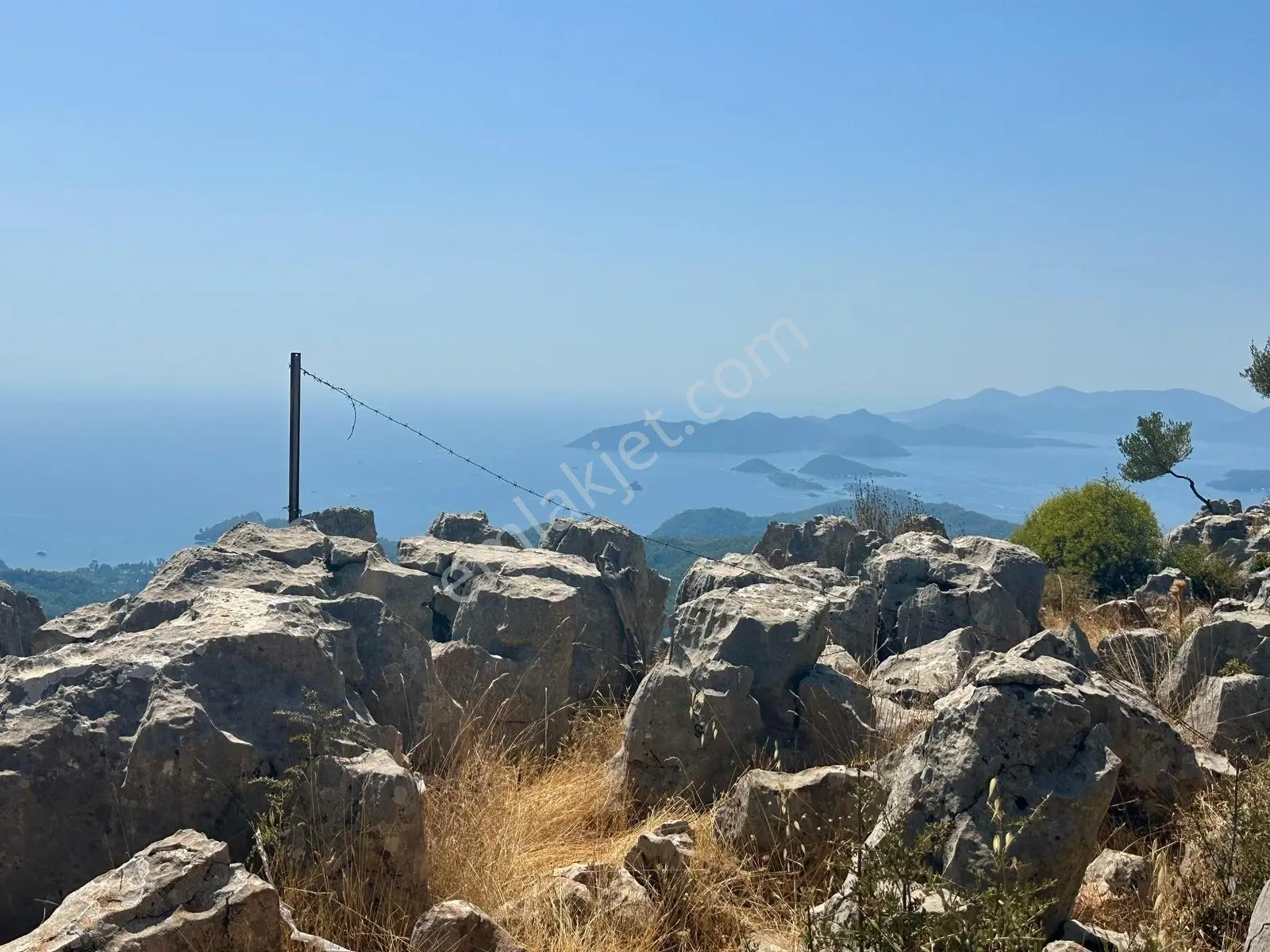 Ayşe Şengün'den Göcek'de Deniz Manzaralı Satılık Tarla — fotoğraf 3
