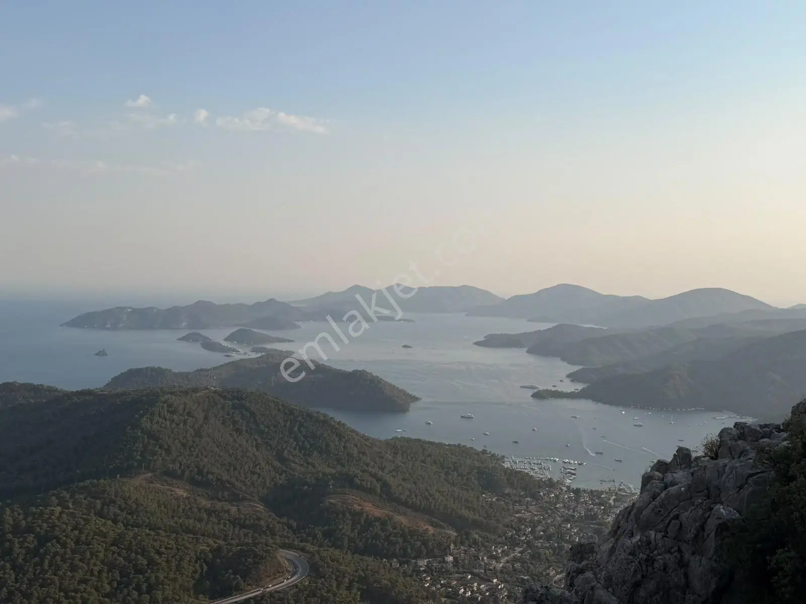 Ayşe Şengün'den Göcek'de Deniz Manzaralı Satılık Tarla — fotoğraf 11