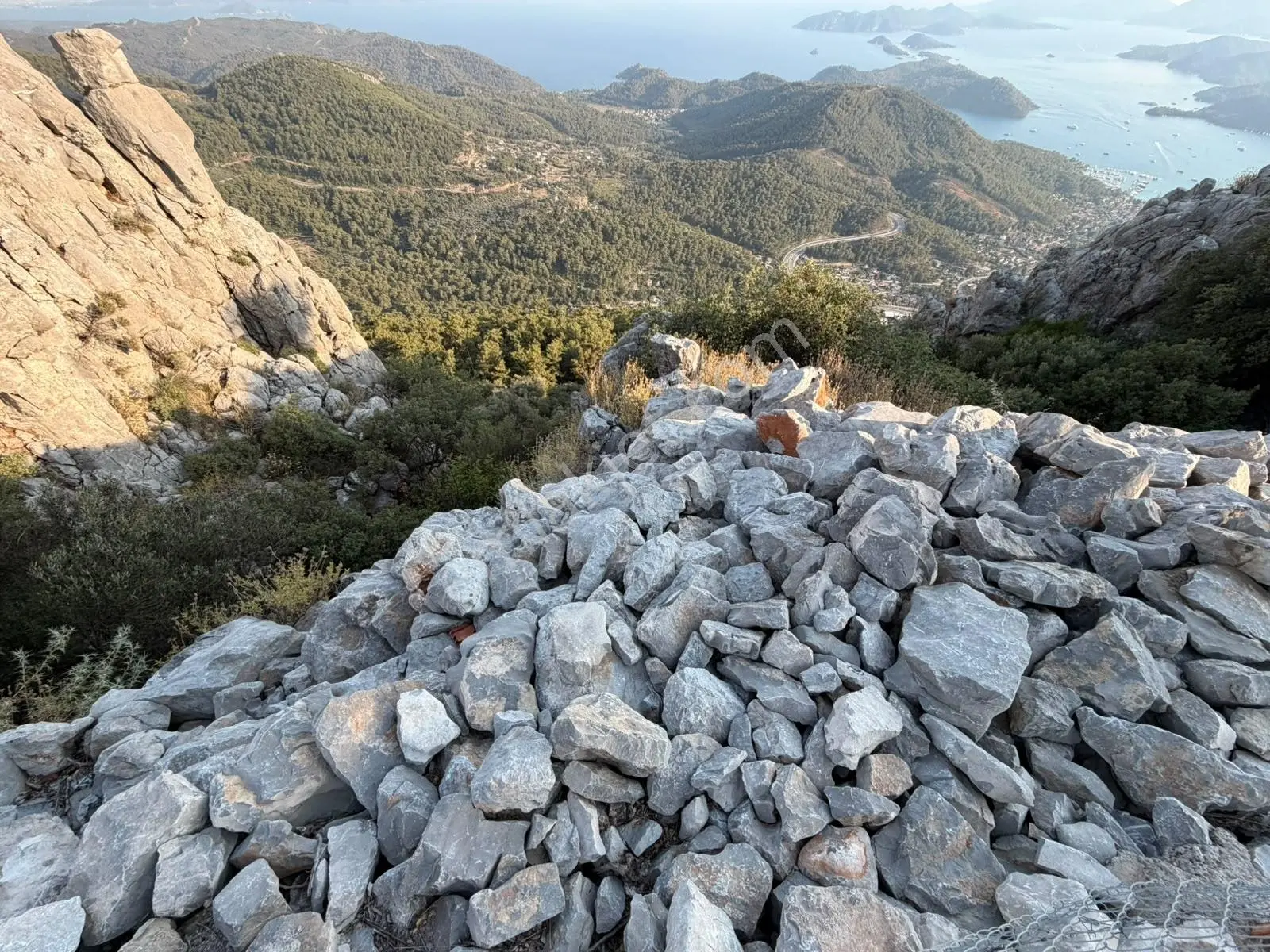 Ayşe Şengün'den Göcek'de Deniz Manzaralı Satılık Tarla — fotoğraf 15