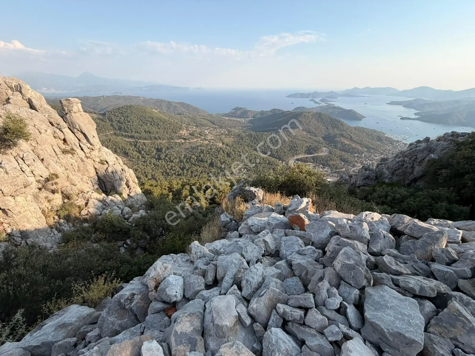 Ayşe Şengün'den Göcek'de Deniz Manzaralı Satılık Tarla — fotoğraf 16