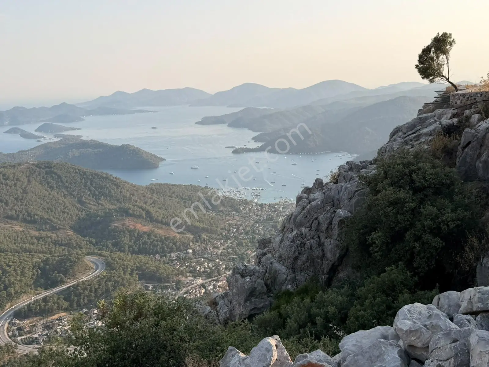 Ayşe Şengün'den Göcek'de Deniz Manzaralı Satılık Tarla — fotoğraf 18