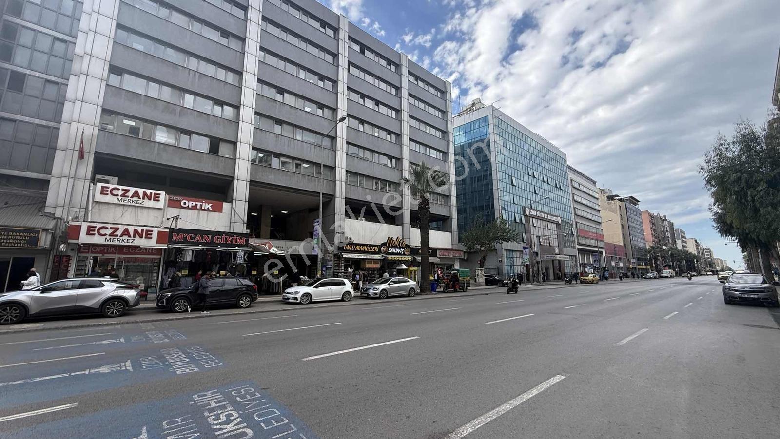 Basmane'de 424 M² Köşe Parsel | 8 Kat İmarlı Otel Arsası — fotoğraf 2