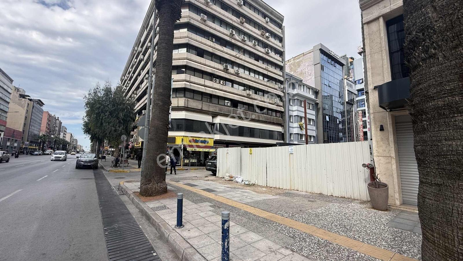 Basmane'de 424 M² Köşe Parsel | 8 Kat İmarlı Otel Arsası — fotoğraf 4