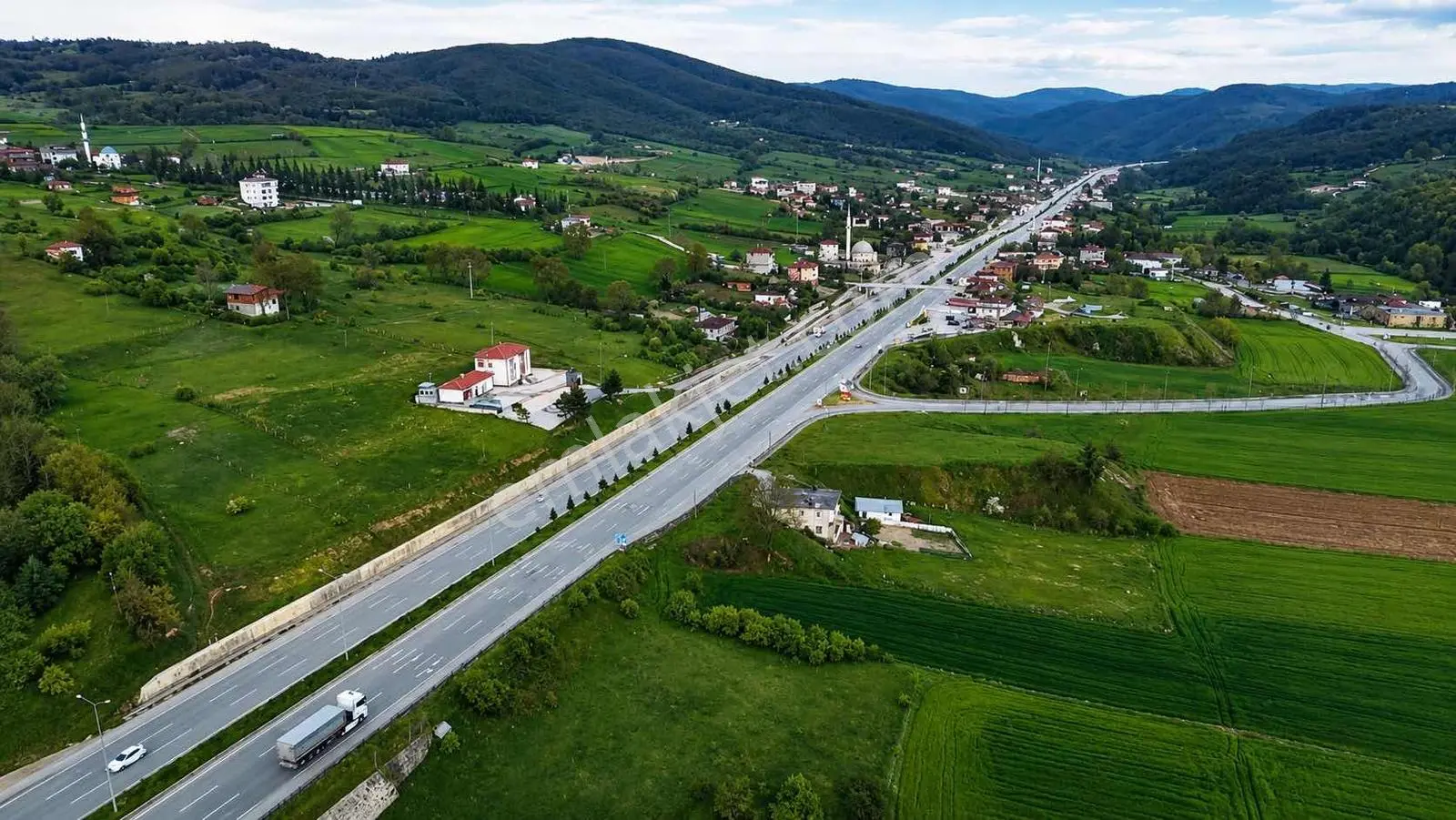 Kavak Çakallı Mevkiinde Yatırımlık Fırsat Tarla — fotoğraf 2