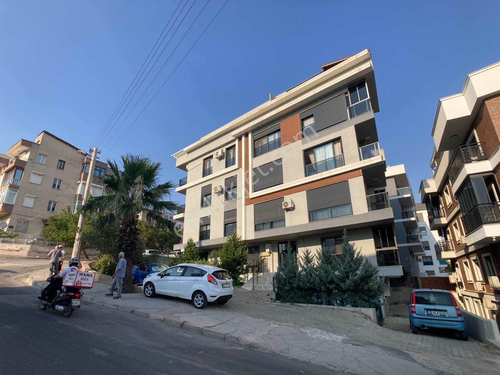 Bornova Atatürk Mah. Otoparklı Satılık 1+1 Daire