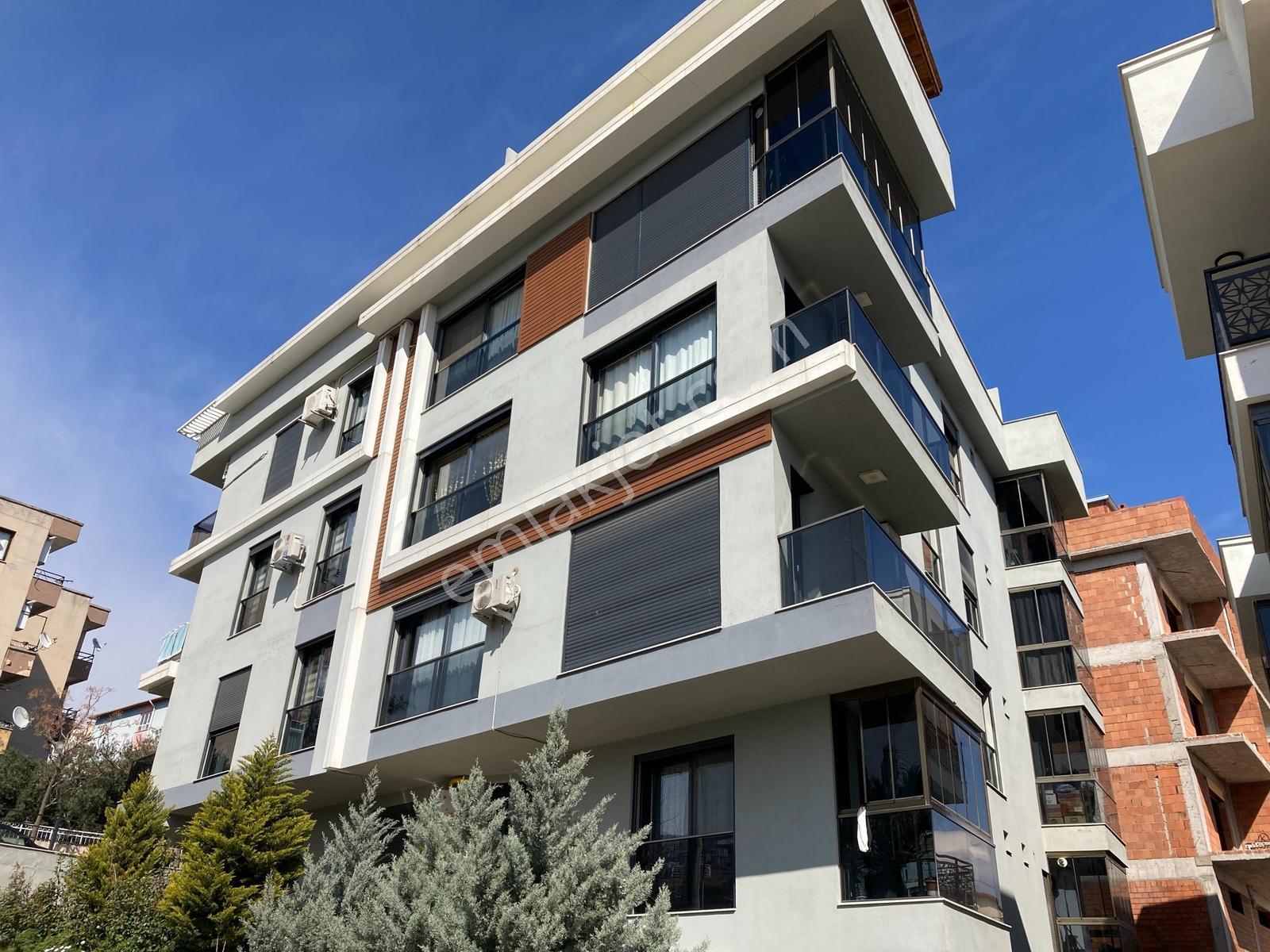 Bornova Atatürk Mah. Otoparklı Satılık 1+1 Daire — fotoğraf 2