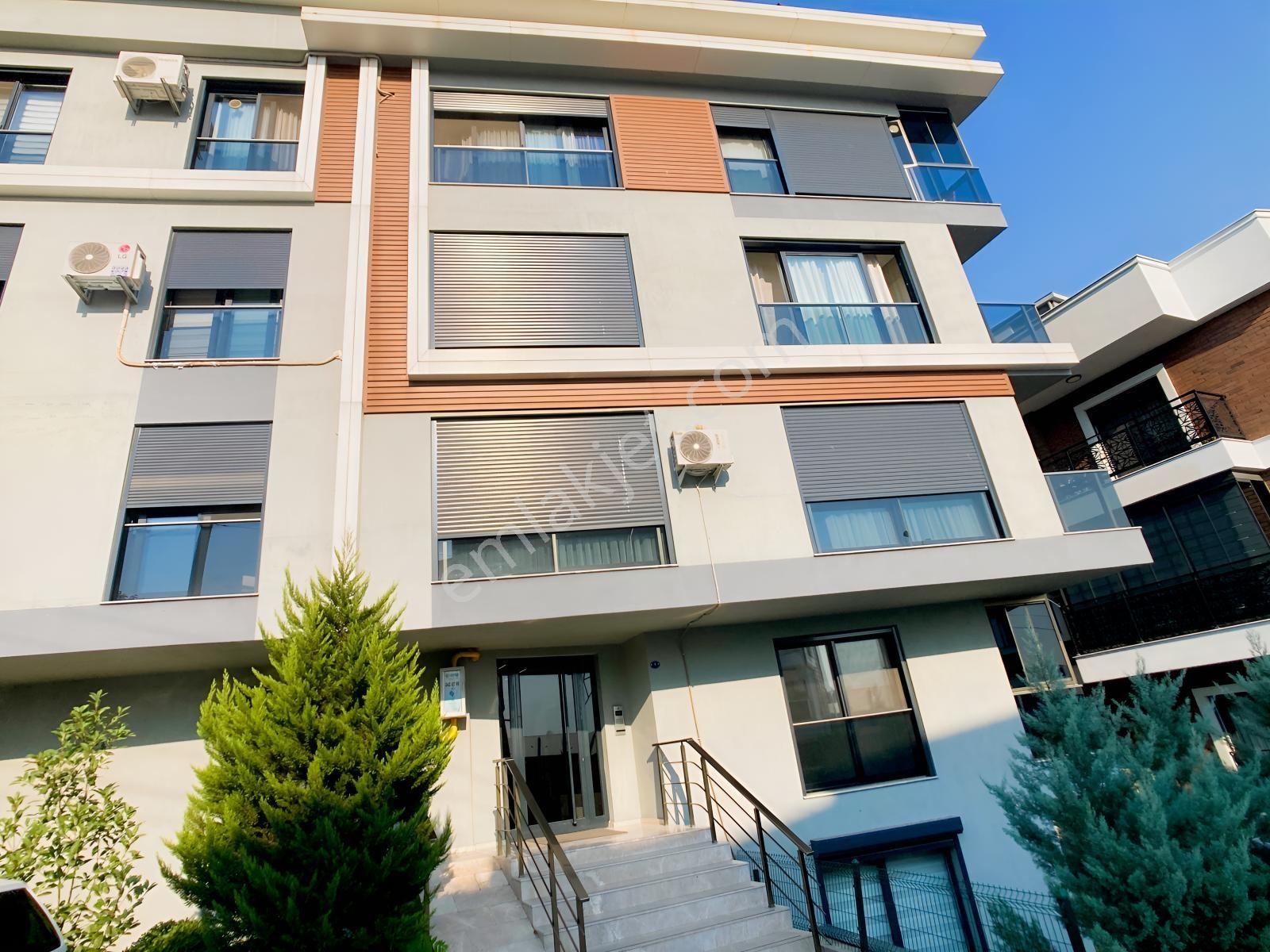 Bornova Atatürk Mah. Otoparklı Satılık 1+1 Daire — fotoğraf 3
