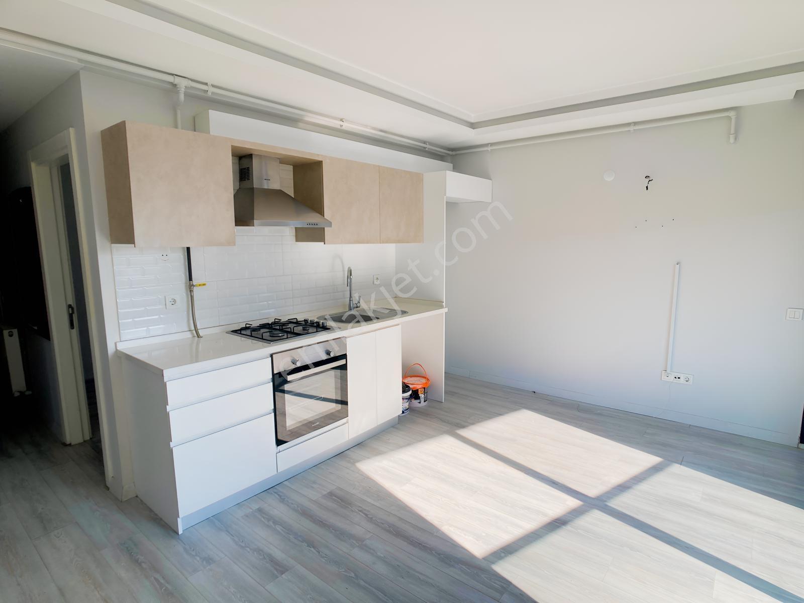 Bornova Atatürk Mah. Otoparklı Satılık 1+1 Daire — fotoğraf 10