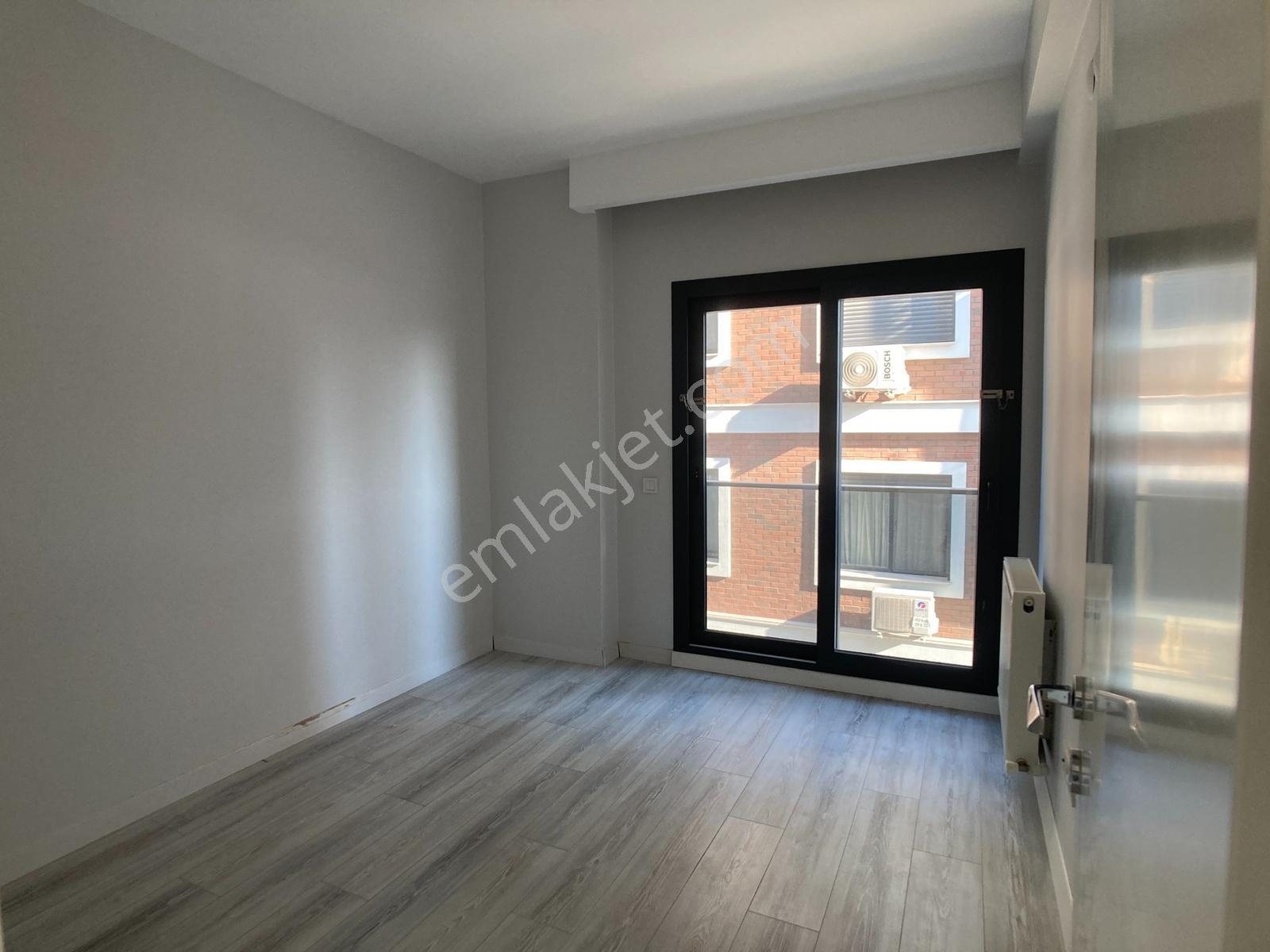 Bornova Atatürk Mah. Otoparklı Satılık 1+1 Daire — fotoğraf 13