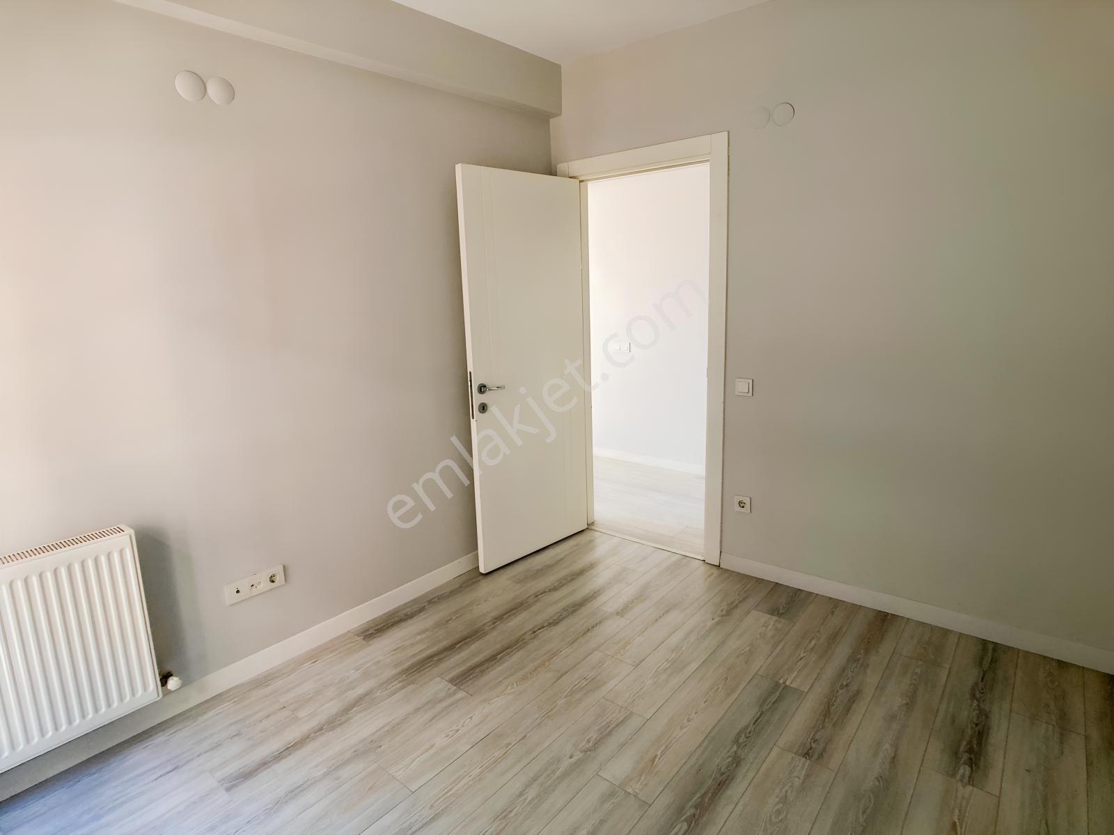 Bornova Atatürk Mah. Otoparklı Satılık 1+1 Daire — fotoğraf 17