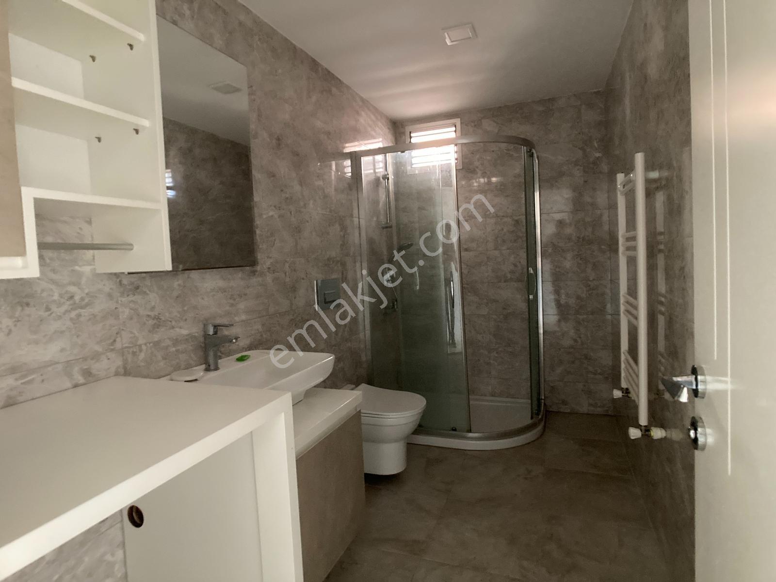 Bornova Atatürk Mah. Otoparklı Satılık 1+1 Daire — fotoğraf 20