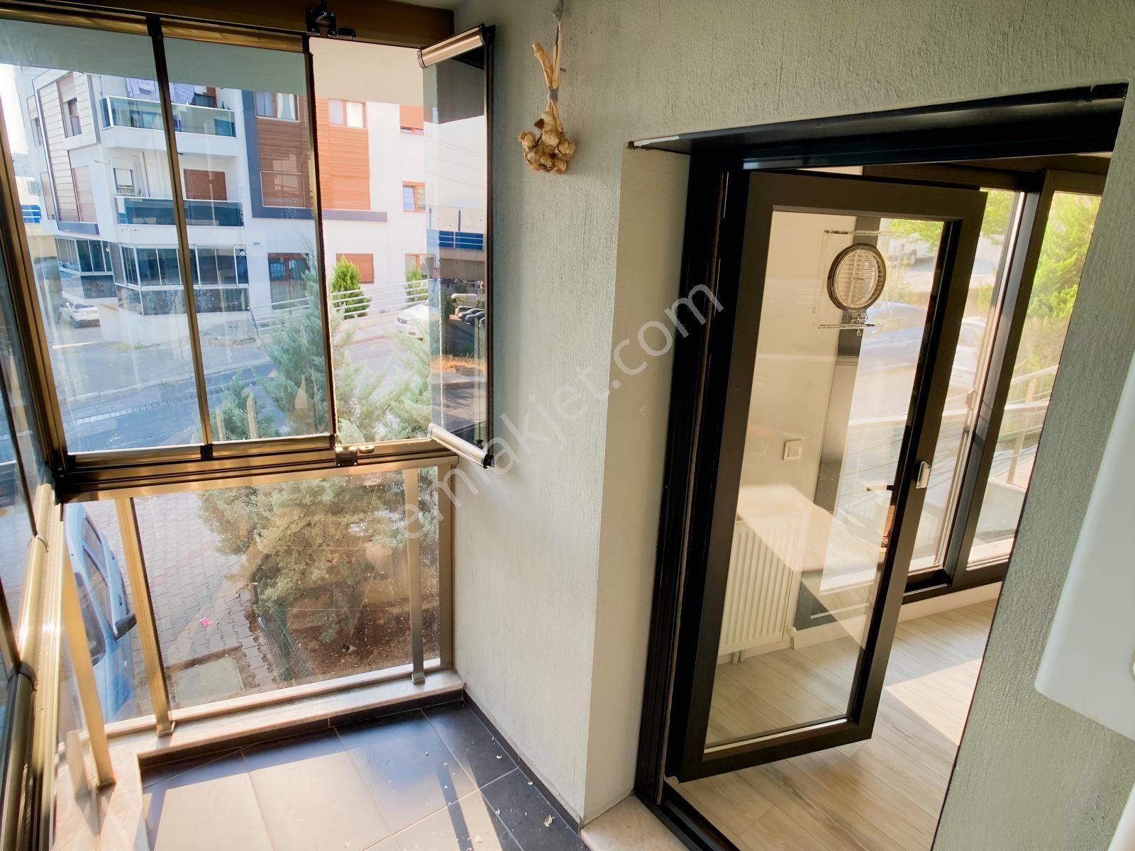 Bornova Atatürk Mah. Otoparklı Satılık 1+1 Daire — fotoğraf 21