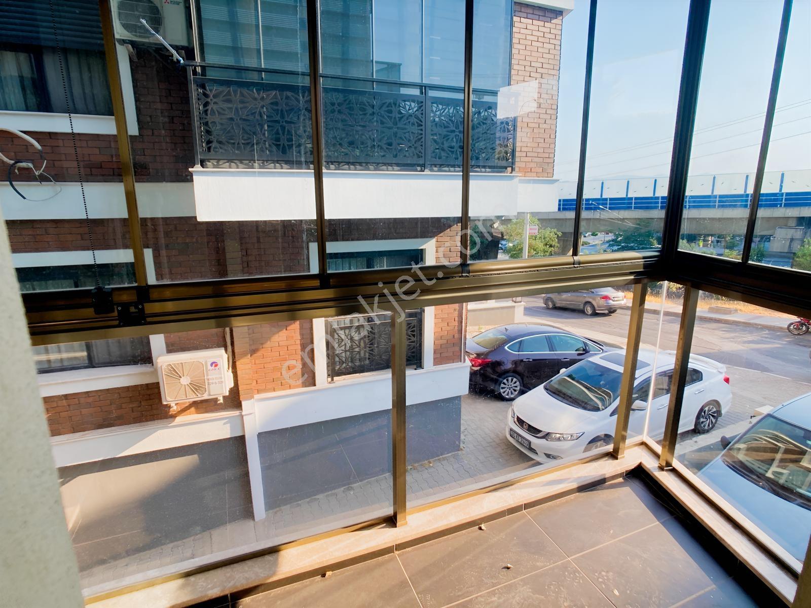 Bornova Atatürk Mah. Otoparklı Satılık 1+1 Daire — fotoğraf 23
