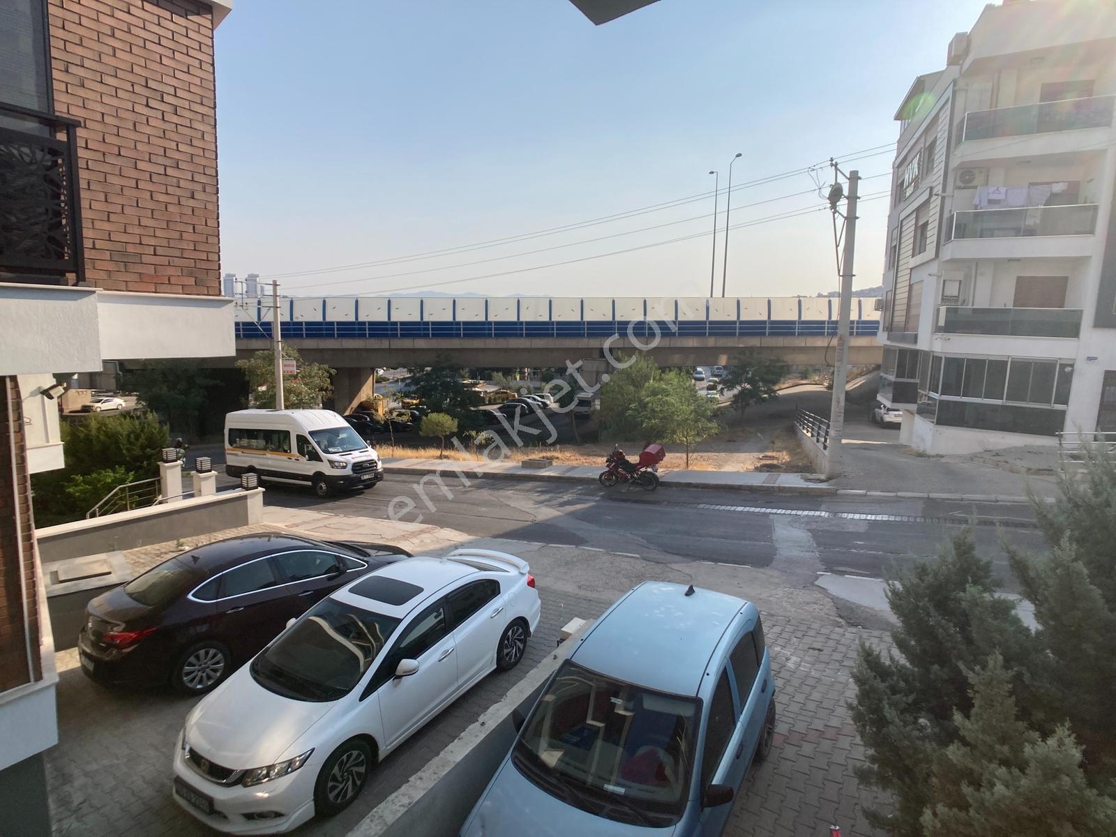 Bornova Atatürk Mah. Otoparklı Satılık 1+1 Daire — fotoğraf 24
