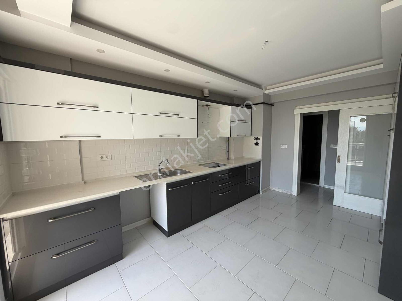 Yeşilmahallede Site İcerisinde 3+1 Satılık Daire — fotoğraf 3