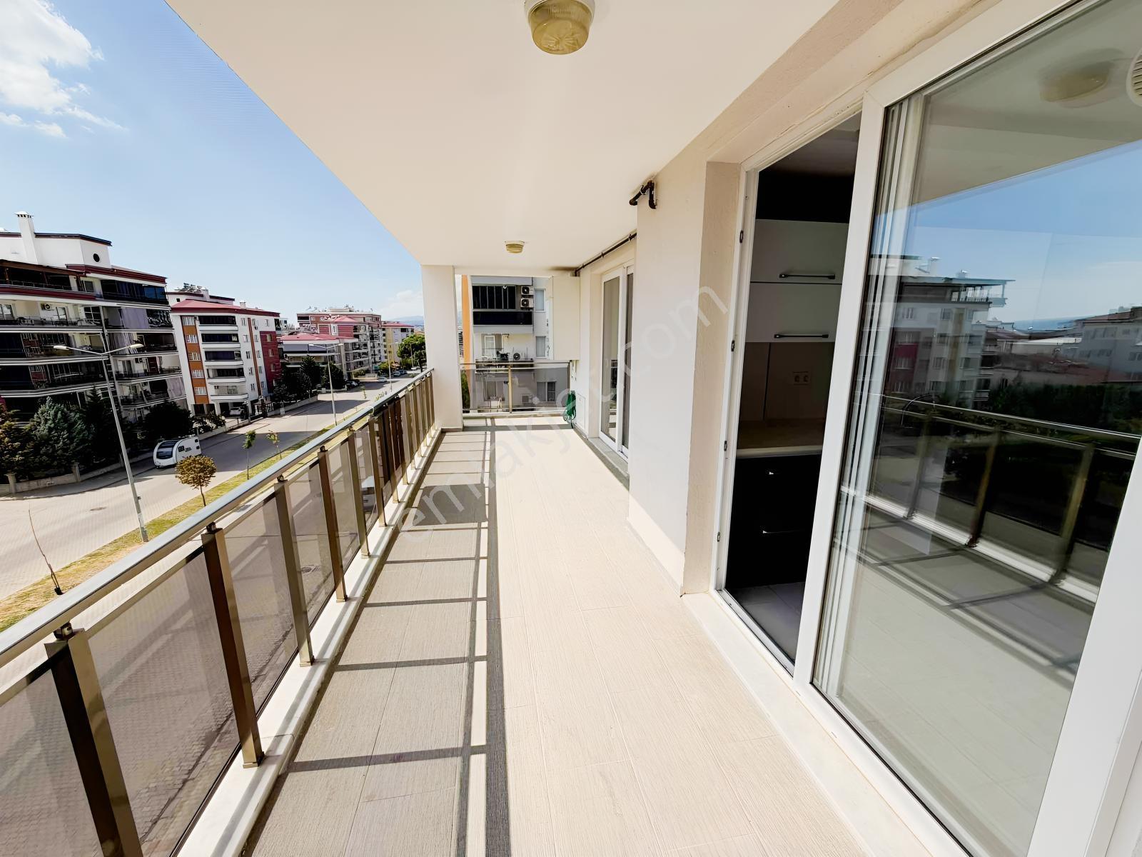 Yeşilmahallede Site İcerisinde 3+1 Satılık Daire — fotoğraf 4