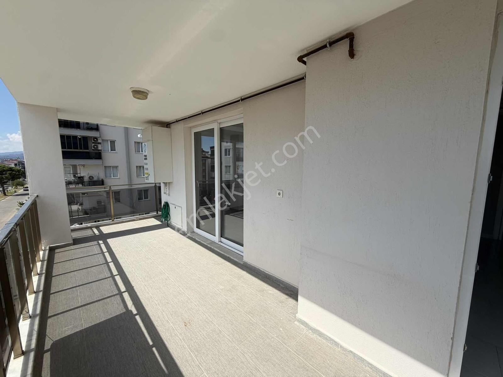 Yeşilmahallede Site İcerisinde 3+1 Satılık Daire — fotoğraf 5