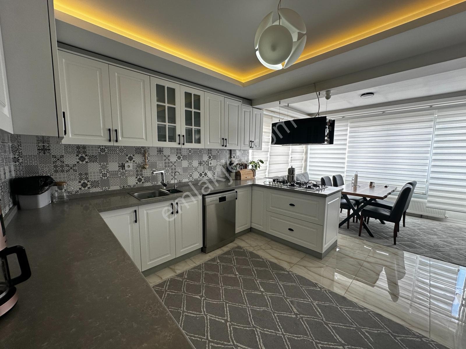 Ege'den ▌geniş Ve Konforlu - 5,5 Oda + 1 Salon Dubleks — fotoğraf 3