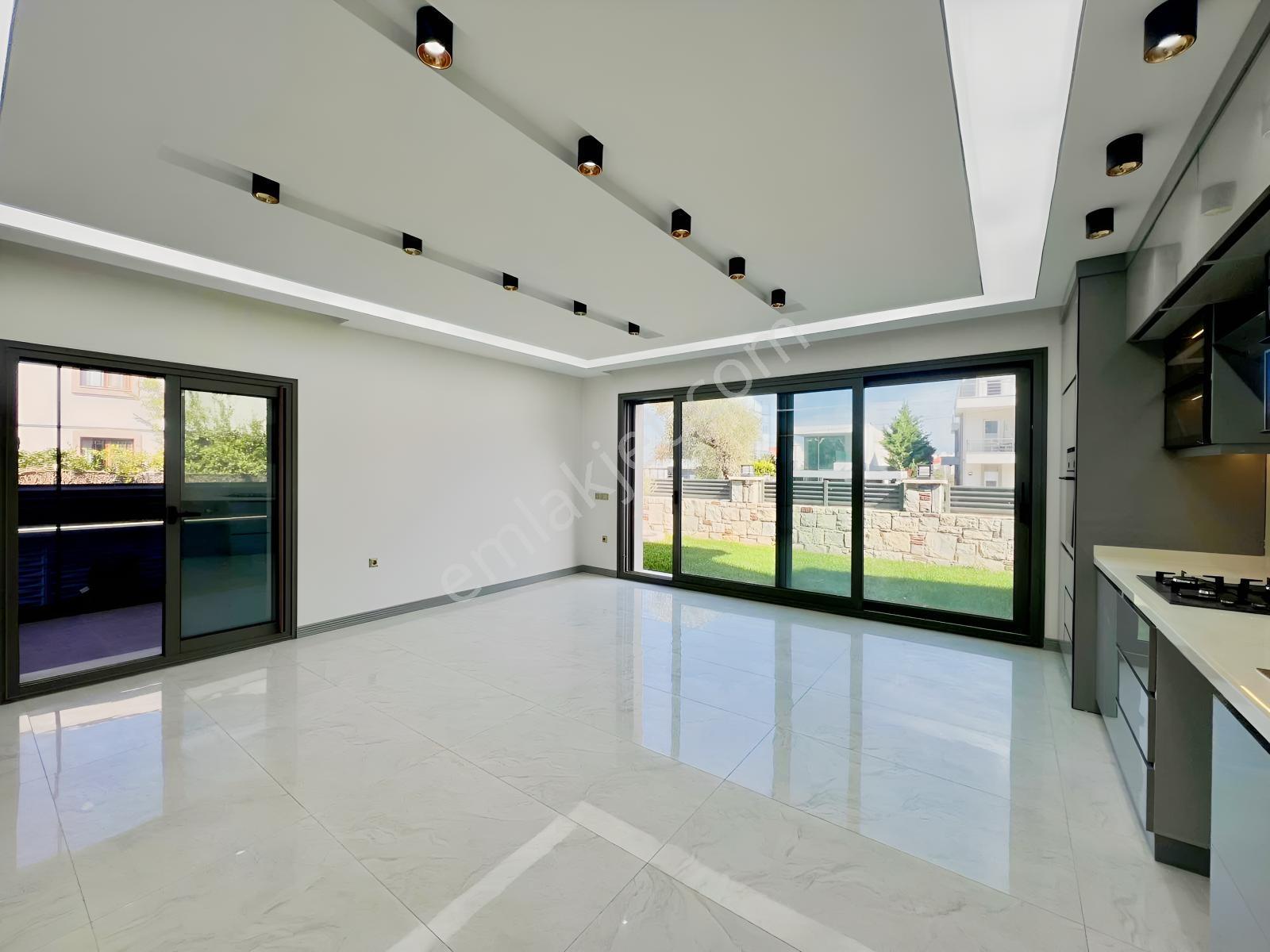 Urla Çeşmealtı'nda Havuzlu Site İçerisinde Satılık 3+1 Villa — fotoğraf 12