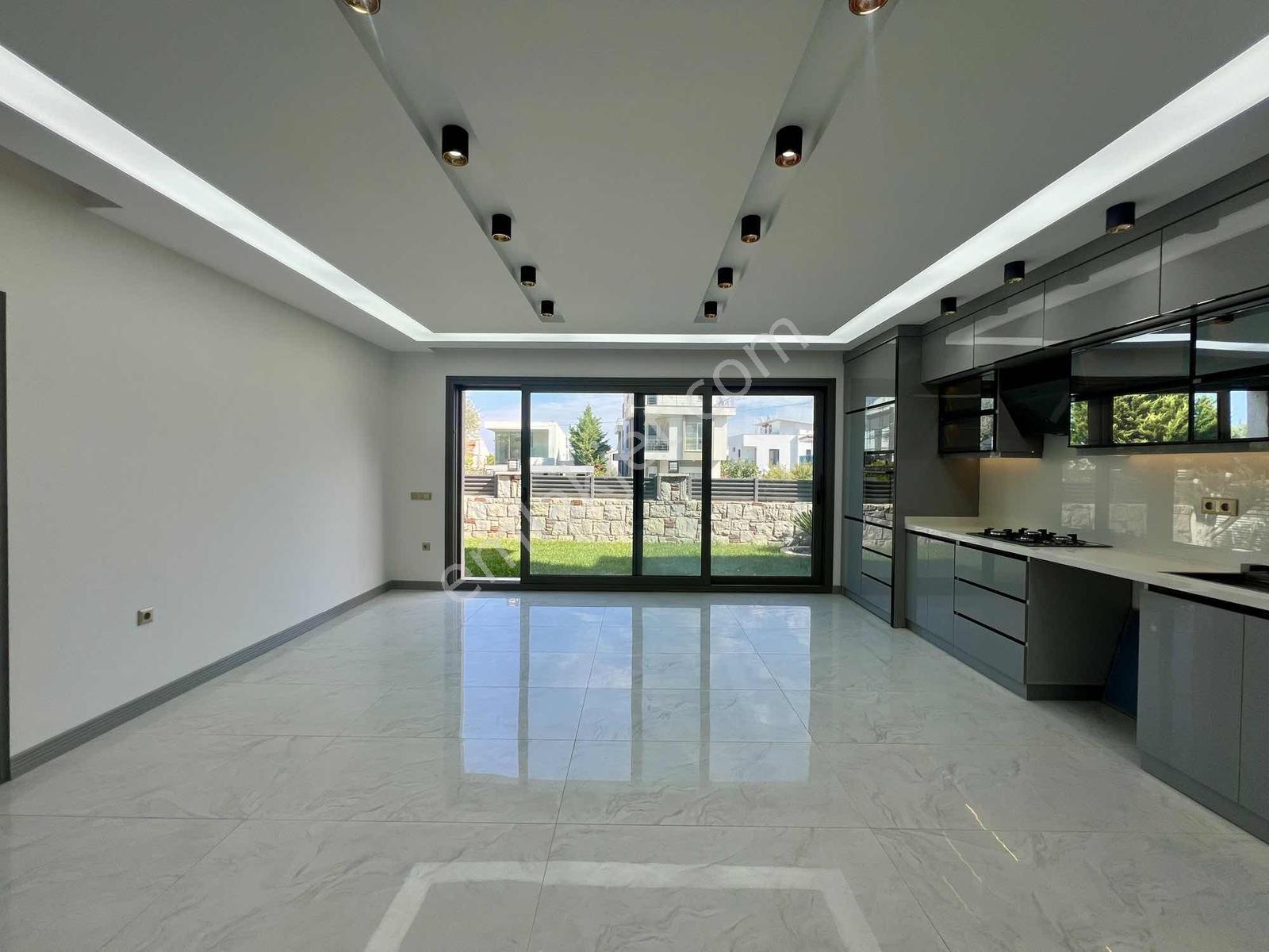 Urla Çeşmealtı'nda Havuzlu Site İçerisinde Satılık 3+1 Villa — fotoğraf 13