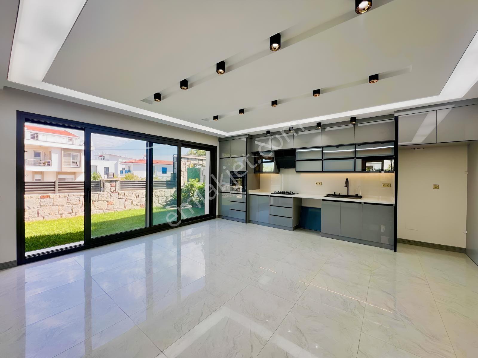 Urla Çeşmealtı'nda Havuzlu Site İçerisinde Satılık 3+1 Villa — fotoğraf 14
