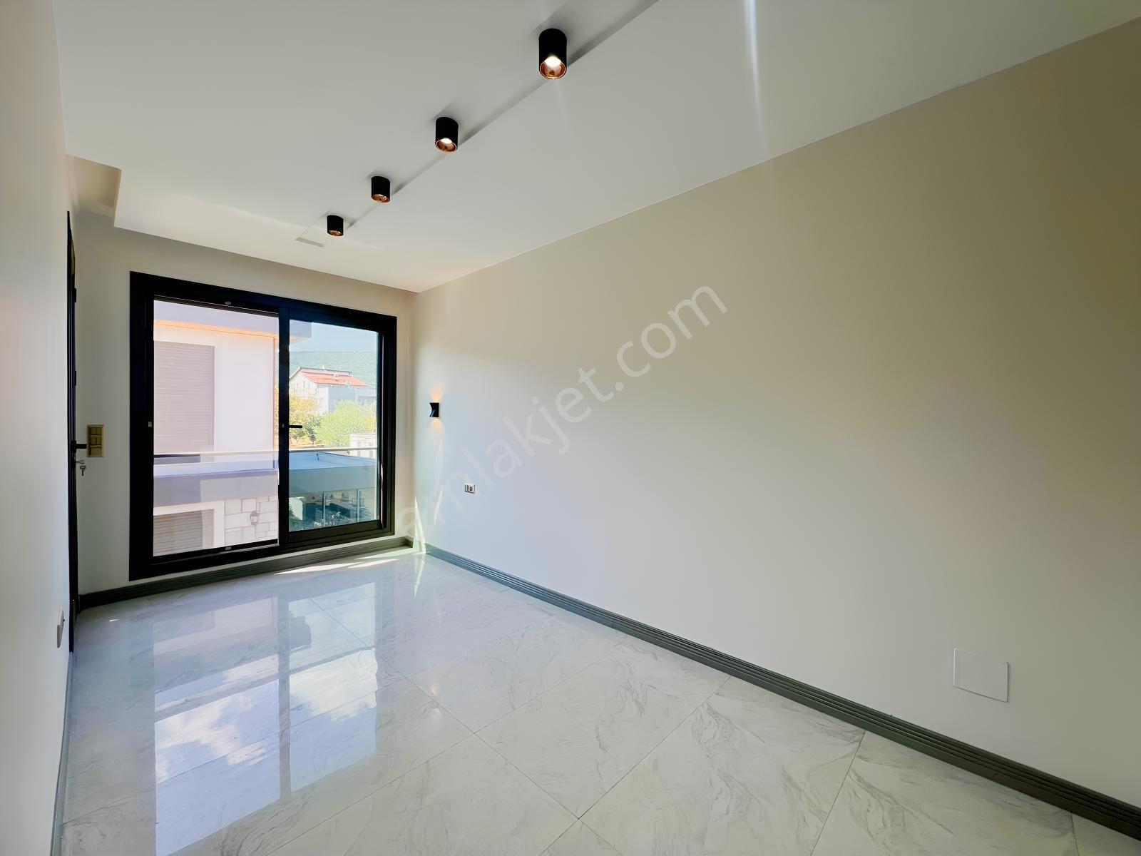 Urla Çeşmealtı'nda Havuzlu Site İçerisinde Satılık 3+1 Villa — fotoğraf 24