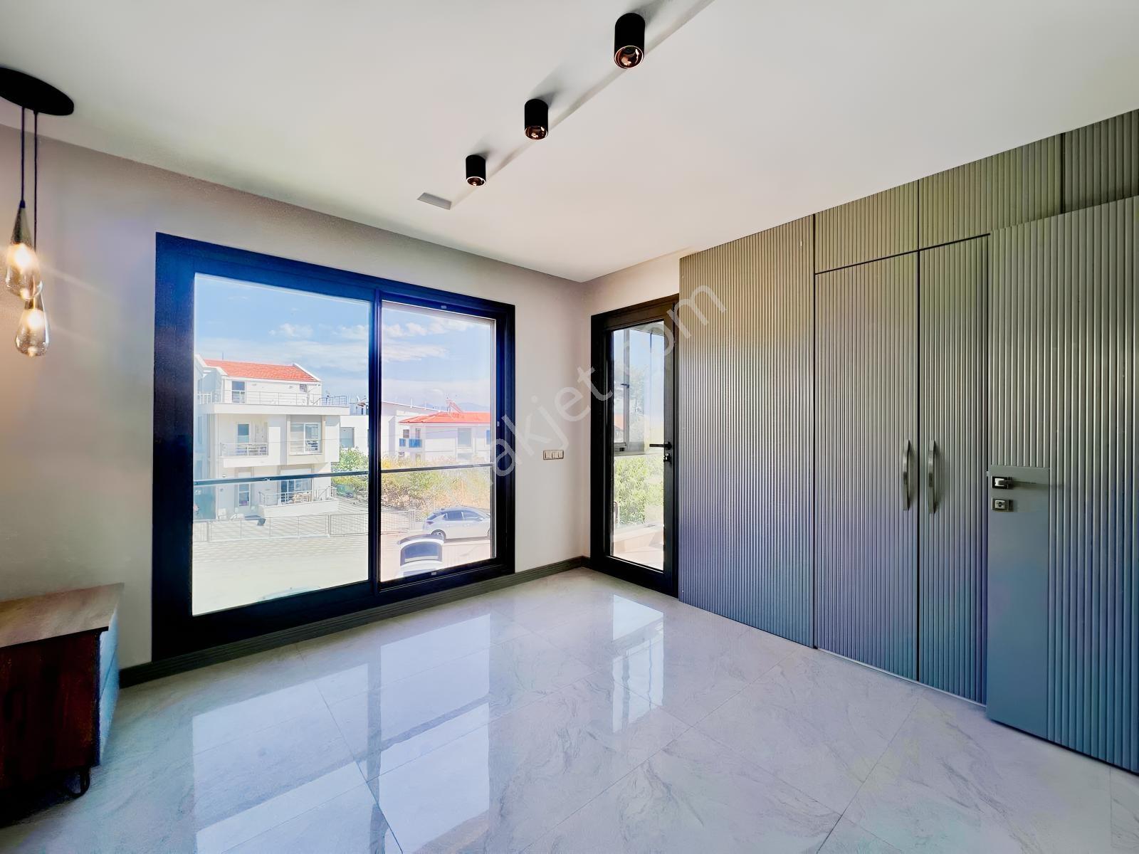 Urla Çeşmealtı'nda Havuzlu Site İçerisinde Satılık 3+1 Villa — fotoğraf 28
