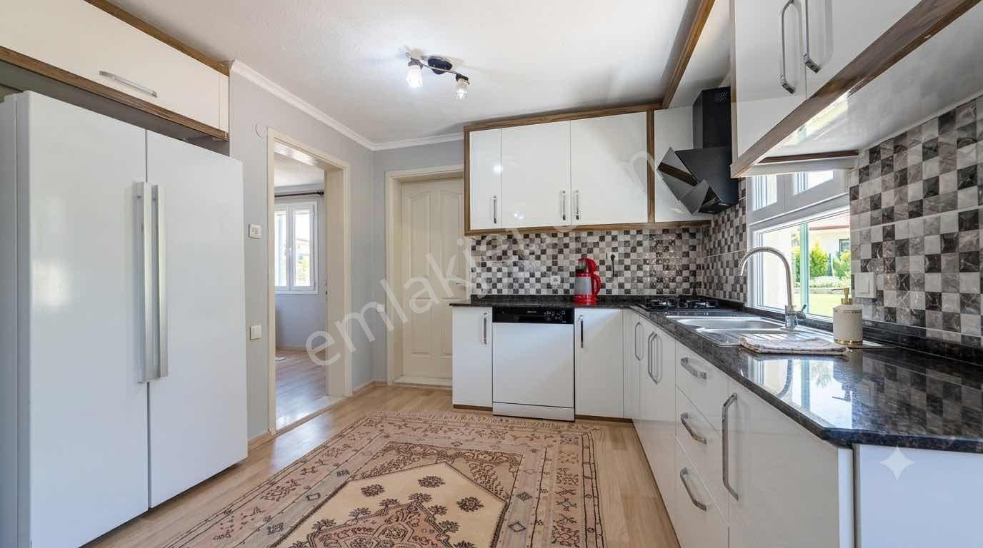 Kemalpaşa Yiğitler 3dönüm İçersinde 3katlı Ev+müştemilat — fotoğraf 12