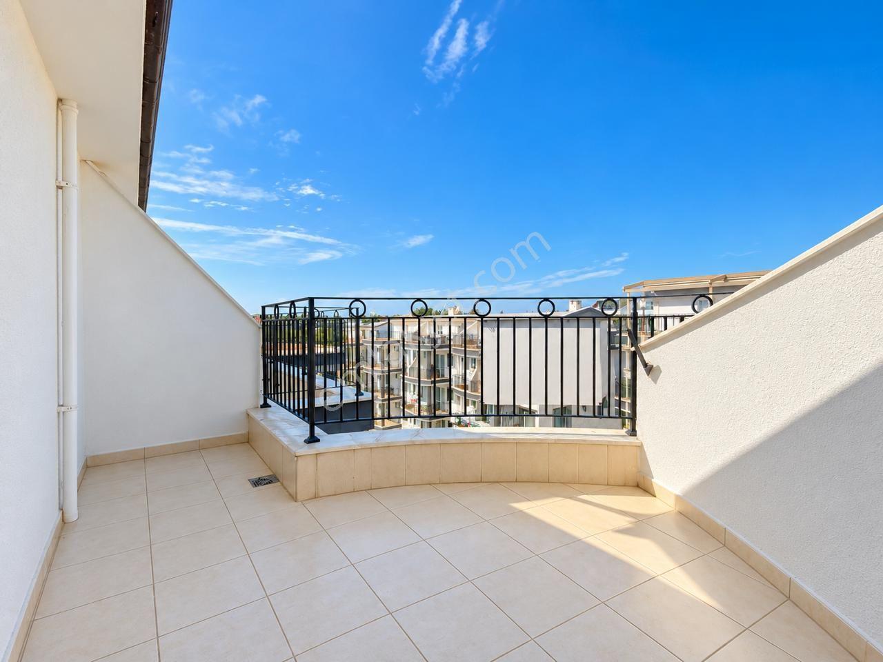 Didim'de Havuzlu Sitede Satılık 3+1 Eşyalı Dubleks Daire — fotoğraf 26
